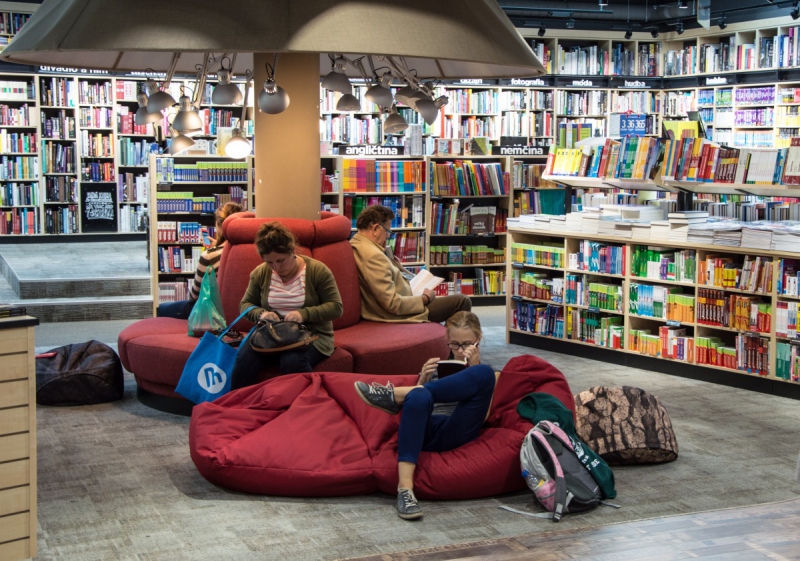 magasin-ST MARTIN D ENTRAUNES-min_books_bookstore_book_reader_readers_reading_shop_sale_books-849006